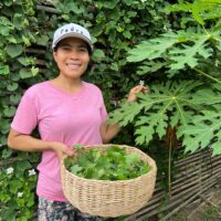 Ms. Dary show you how to pick ivy