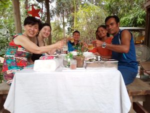 Best tips how and why to eat with locals