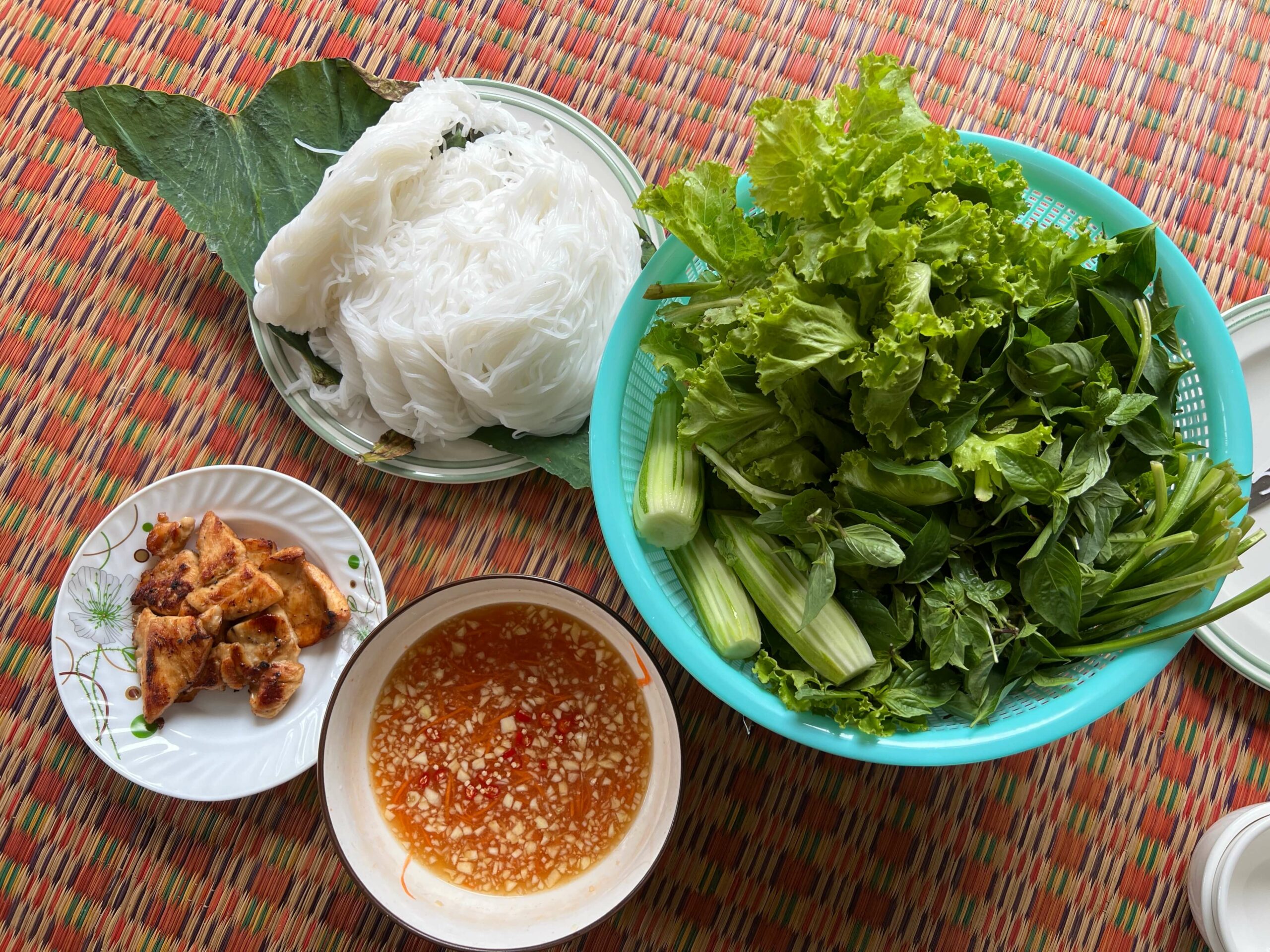 Khmer noodles with chicken